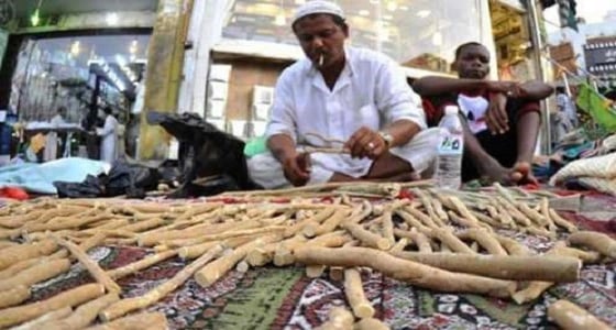 الإطاحة بمصنعي " مساويك " و " بطاطس " عشوائيين في مكة