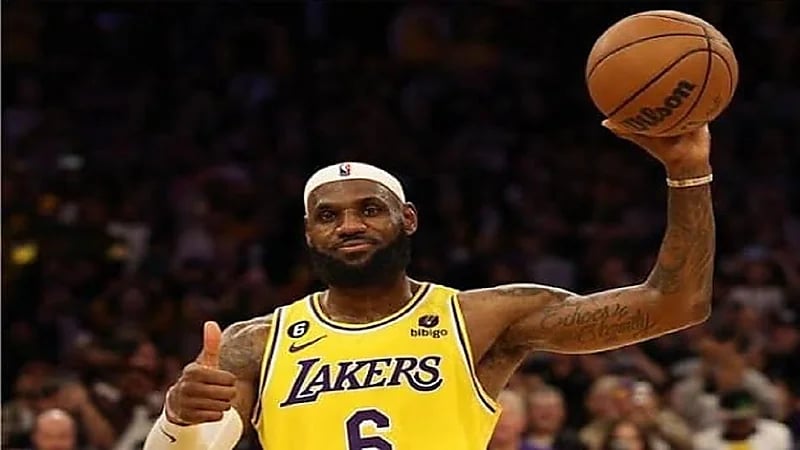 أسطورة كرة السلة ليبرون جيمس يتواجد في الرياض