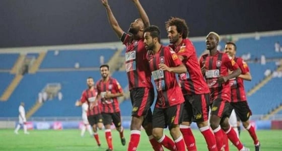 هجوم من الجماهير على إدارة ولاعبي " الرائد"