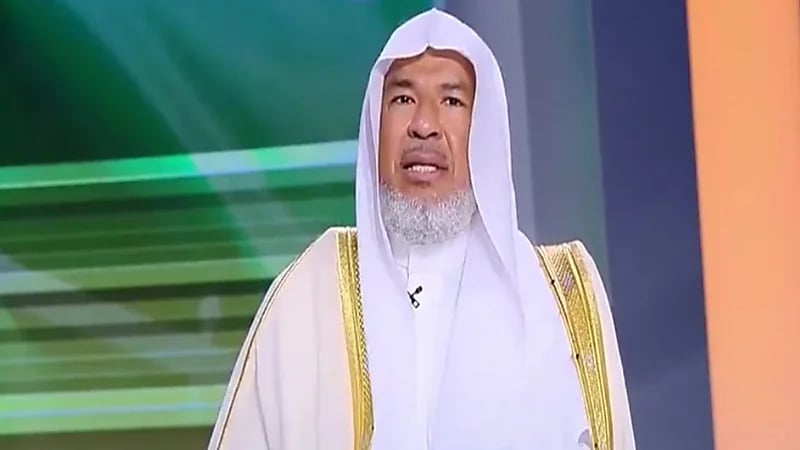 فيديو.. ‏النساء أكثر التزاماً.."العبدالكريم" عن مخالفات الذوق العام: متى تتزوج؟