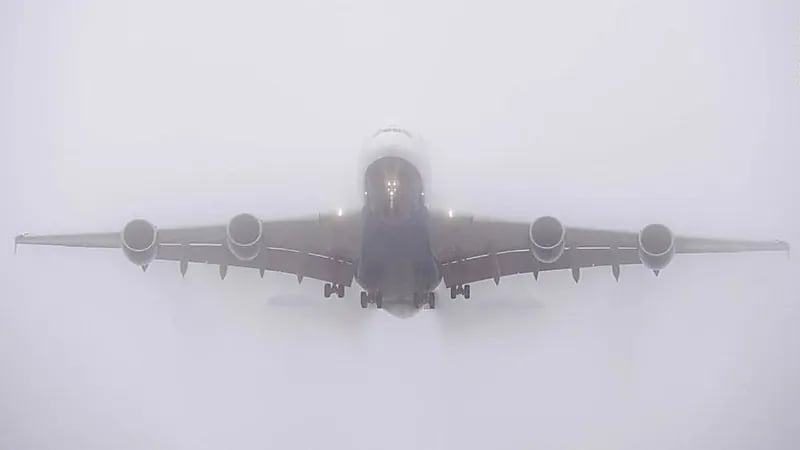 ضباب كثيف يُفزع لاعبي ليفربول على متن طائرة