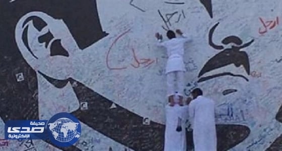 جرافيتي ارحل لتميم يغزو شوارع الدوحة