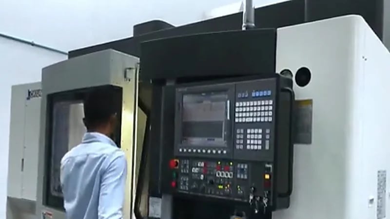 أول مصنع لصناعة الأطراف الصناعية بأيدِِ وطنية.. فيديو