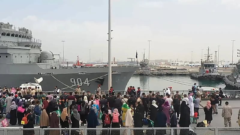 بالفيديو.. جهود القوات البحرية في عمليات الإجلاء من السودان للمملكة