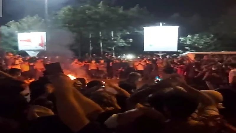 شاهد.. إيرانيات يخلعن الحجاب بطهران تضامنا مع مهسا أميني