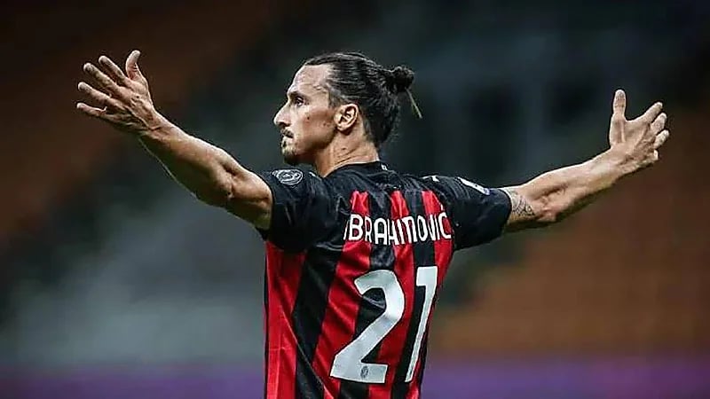 ‎زلاتان إبراهيموفيتش يقترب من عالم الملاكمة