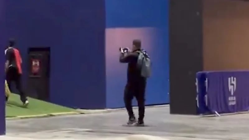 ذهول لاعبي سباهان اثناء دخولهم ملعب الهلال الجديد .. فيديو