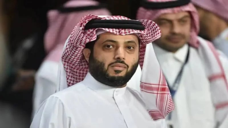 آل الشيخ: "لمن تأثر من انقطاع الواتساب والانستغرام في عمله قلبي معكم"