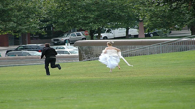 عروس تهرب يوم زفافها مع ابن عمها