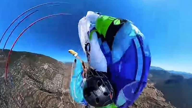 نجاة مظلي بأعجوبة من الموت المحقق بعدما تشابكت حبال مظلته