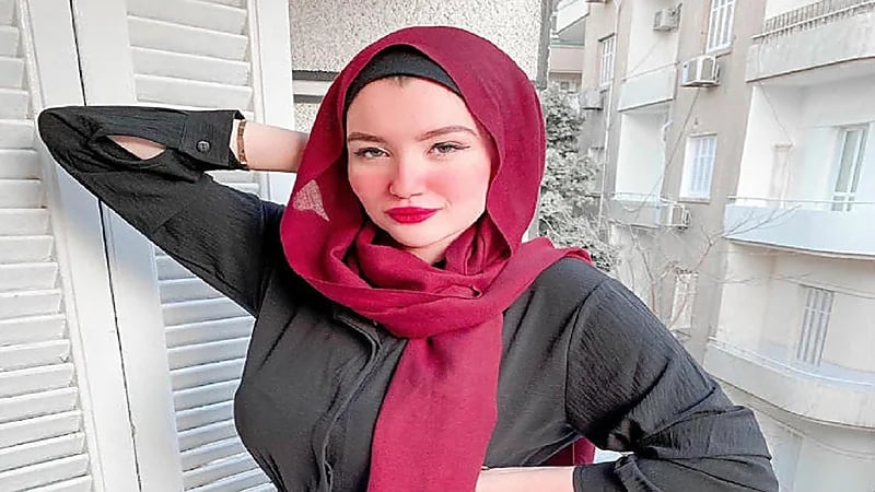 فتاة التيك توك تنتظر إخلاء سبيلها بعد اتهامها بالاتجار في البشر