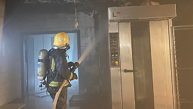 مدني الرياض يسيطر على حريق في محل بحي الغدير