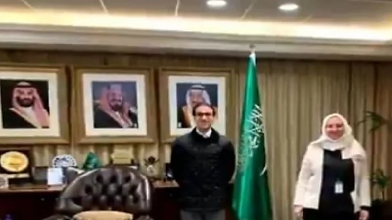 شاهد.. قصة مواطن يقدم الاستشارات الصحية للمجتمع بعد تخلصه من السمنة 