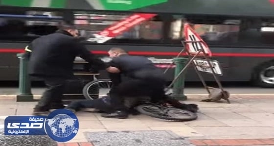 ⁠⁠⁠⁠⁠بالفيديو.. بواب يفقد وظيفته بسبب مقطع مصور