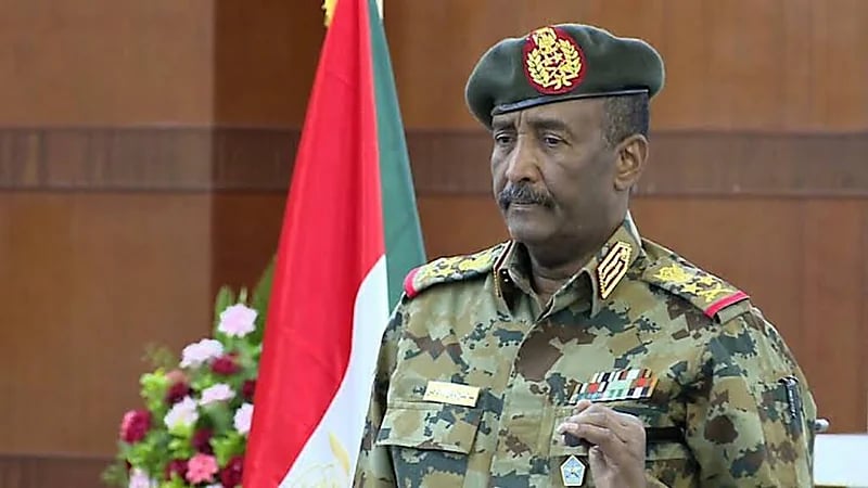 "البرهان" يصدر قرارات بإعفاء دبلوماسيين