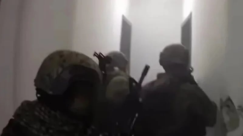 بالفيديو.. حقيقة اعتقال القوات الروسية للرئيس الأوكراني "زيلينسكي"