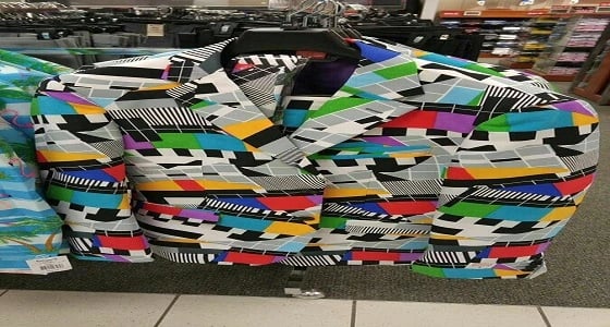 " جاكيت القناة الثانية " يثير سخرية رواد مواقع التواصل