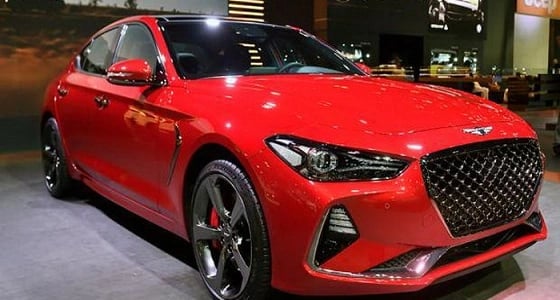 بالصور.. سيارات تخطف الأضواء في معرض دبي