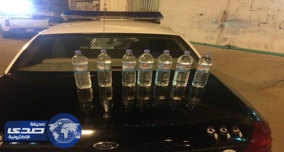 بالصور.. ضبط آسيوين متهمين بتصنيع وترويج العرق المسكر في القصيم