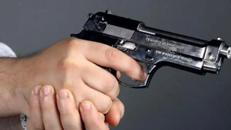 شاب يقتل شخصًا بالرصاص أثناء احتفاله بنجاح شقيقه بالثانوية العامة