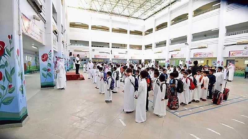 مستشار تعليمي: نظام الفصول الثلاثة تسبب بضغط أكاديمي على الطلاب.. فيديو