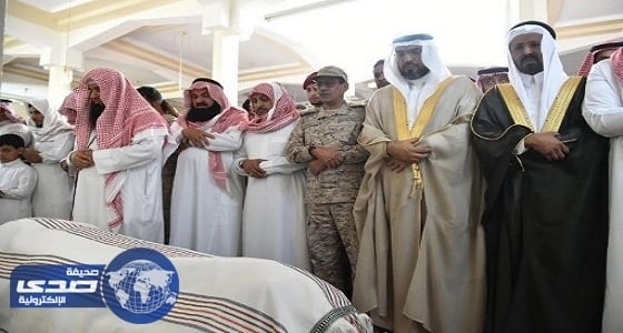 بالصور.. صلاة الميت على الرقيب علي الفيفي