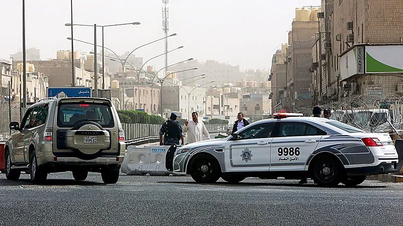 شبان يستكملون مشاجراتهم الدامية أمام العناية المركزة