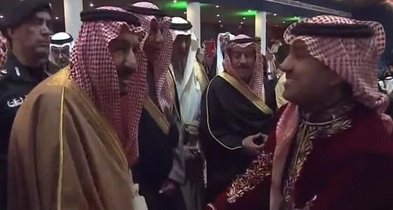 بالصور.. الفنانون المشاركون في " أئمة وملوك " يتشرفون بالسلام على خادم الحرمين