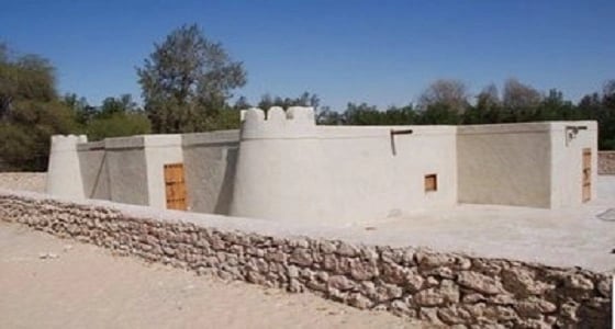 بالصور.. إعادة ترميم مسجد " جواثا " التي أقيمت به ثاني جمعة بالإسلام