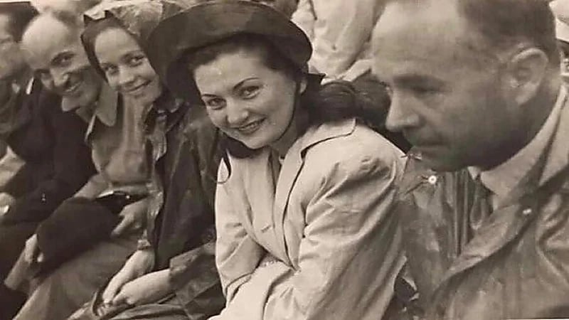 صور نادرة لابنة الملك فؤاد وزوجها بعد إلغاء الملكية في مصر