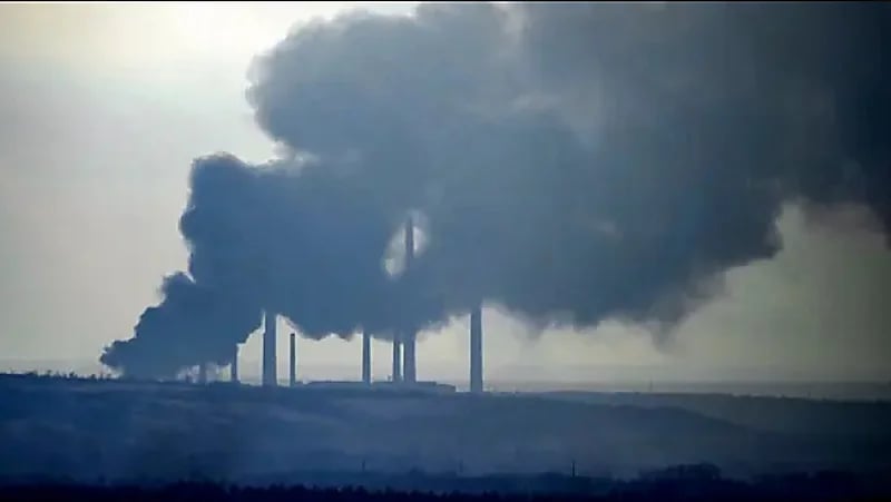 فيديو.. انفجار هائل في مستودع للنفط بعد استهدافه بصاروخ أوكراني