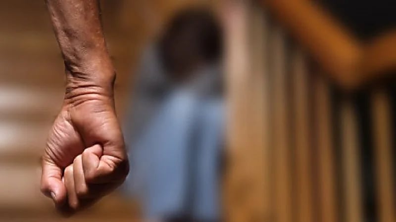 أب يقتل طفلته بعد وصلة تعذيب:"بتسرق الجيران"