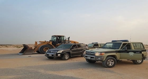 بالصور..مصادرة شيول و3 قلابيات على طريق بقيق