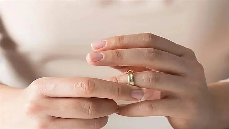 شهادة مزورة تنهي علاقة زوجين