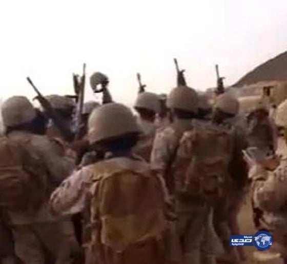 شاهد بالفيديو.. نشيد وغناء وحماس في تجمع لجنود الحد الجنوبي بنجران