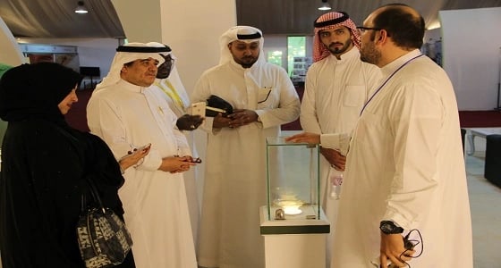 بالصور.. جولة العميد القرني في مهرجان المعرفة بمكة