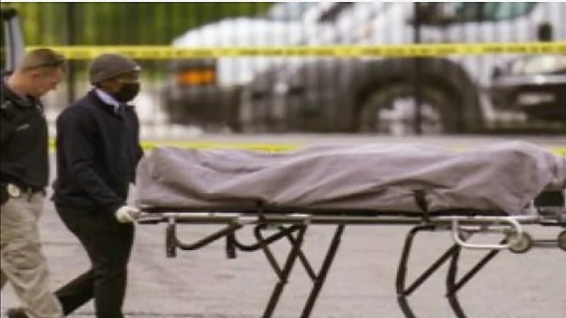 شاهد.. وفاة ٤ أشخاص وإصابة ٦ آخرين إثر سقوط مصنع "بلوك"