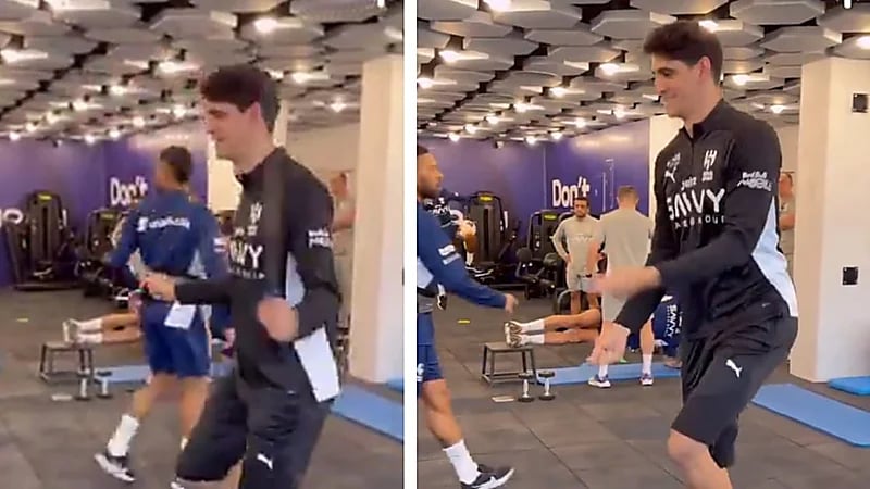 بونو يتألق في الصالة الرياضية بتدريبات الحبل .. فيديو