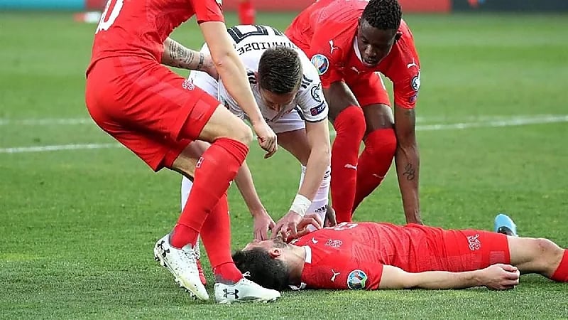 "بلع اللسان" من أخطر إصابات الملاعب