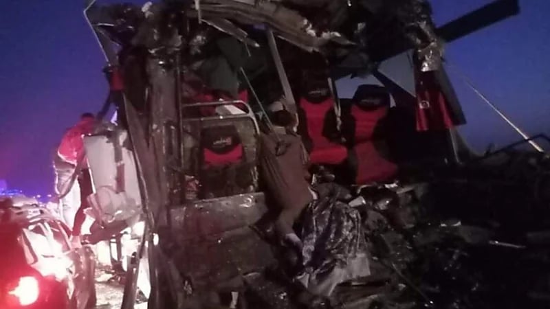 مصرع 15 شخصاً وإصابة 14 آخرين في حادث سير مروع بالرياض