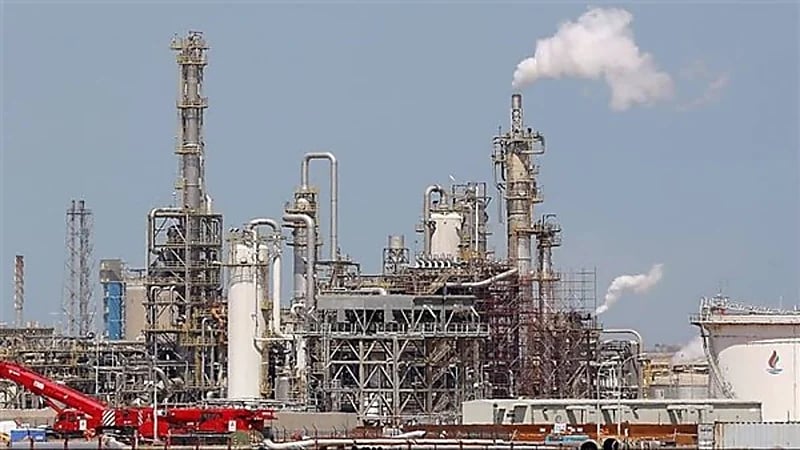 توقف طارئ لوحدات بمصفاة ميناء الأحمدي بسبب انقطاع مياه التبريد