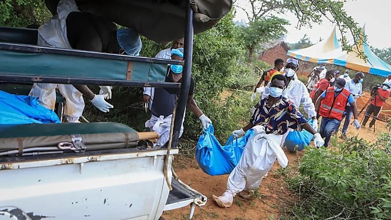 ارتفاع عدد ضحايا طائفة دينية في كينيا دعت للصوم حتى المـوت إلى 98 قتـيلاً