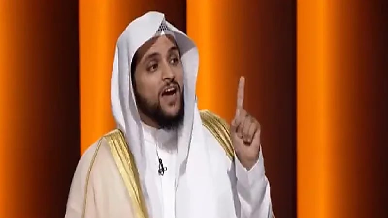 أحمد التوم: لا مشكلة في حديث الشاب والفتاة بمكان عام قبل الخطبة
