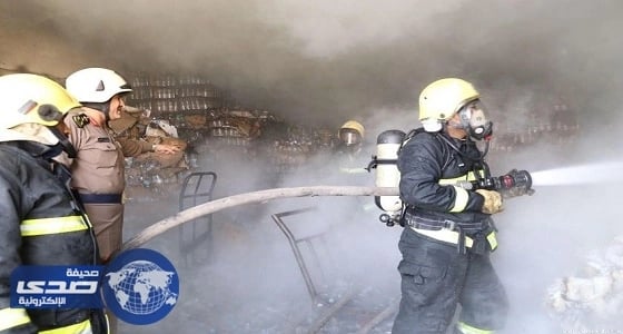 الدفاع المدنى يخمد حريقاً بمستودع مواد تموينية بمكة