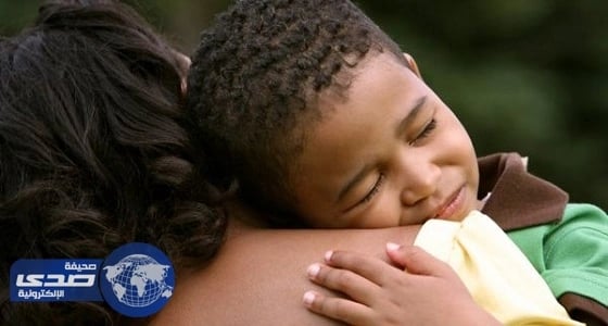 دراسة حديثة : كلما عانقت أطفالك تتطور عقولهم
