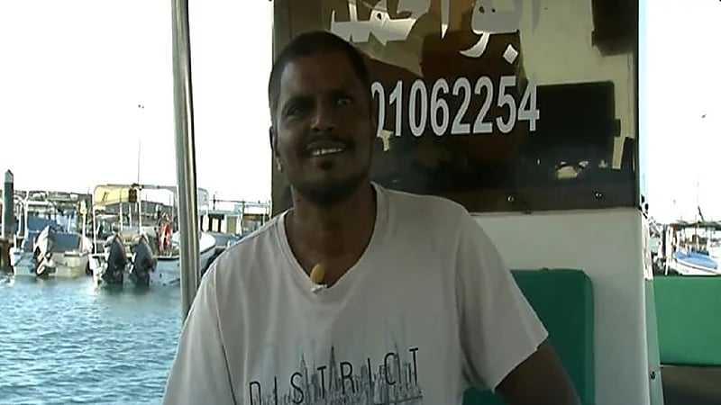 فيديو .. نجاة صياد من الموت المحقق بعدما هاجمته سمكه في جازان