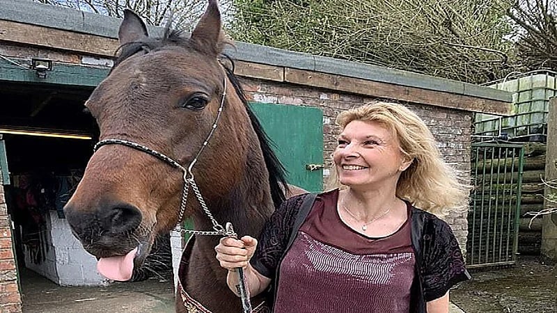 سيدة تواجه تهما بتمويل الإرهاب بسبب اسم فرسها