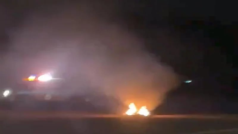 بالفيديو.. احتراق أحد أجهزة الرصد الآلي في رأس الزيتة طريق حقل