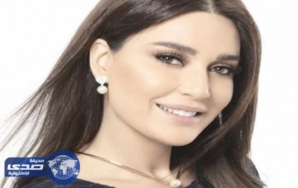 بالفيديو.. رد فعل عفوي لسيرين عبدالنور عقب مغازلة زوجها لها