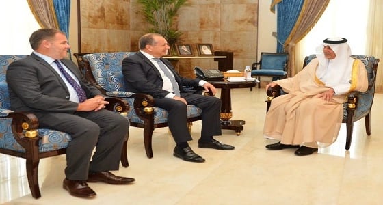 خالد الفيصل يستقبل السفير البريطاني لدى المملكة